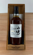 Load image into Gallery viewer, Yamazaki Mizunara 18 yo Single Malt Japanese Whisky (2017 edition)